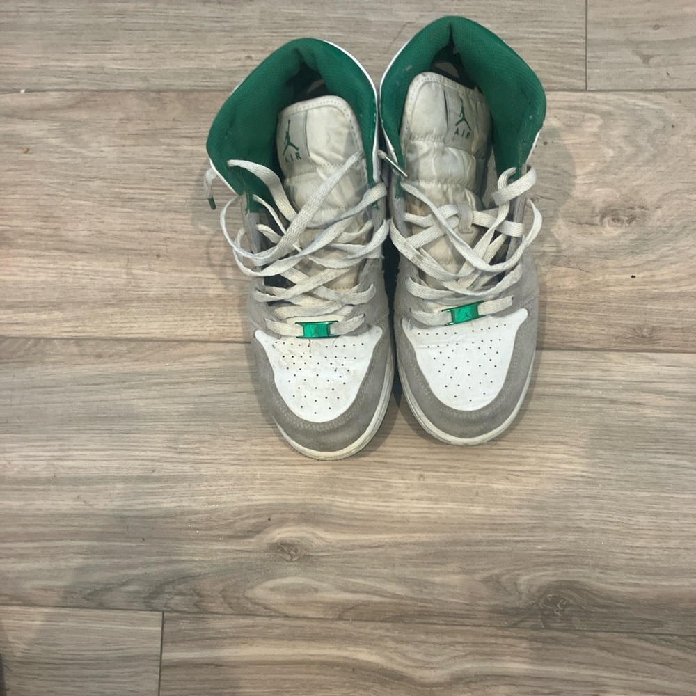 NIKE AIR JORDAN 1 MID SE GREY PINE GREEN  SNEAKERS SIZE 7Y - Picture 5 of 7